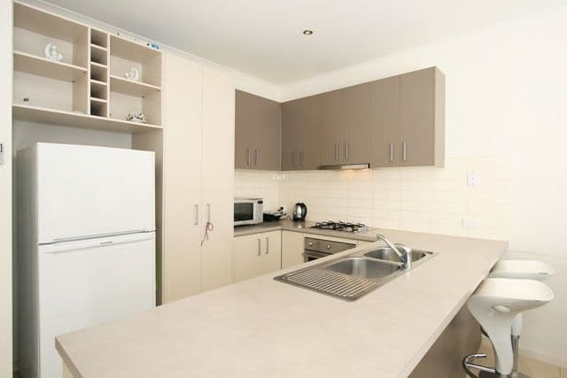22 Stawell Street, WERRIBEE VIC 3030, Werribee - Thumbnail 2