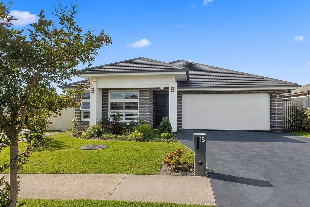 18 Kamilaroi Crescent, Braemar - Image 1