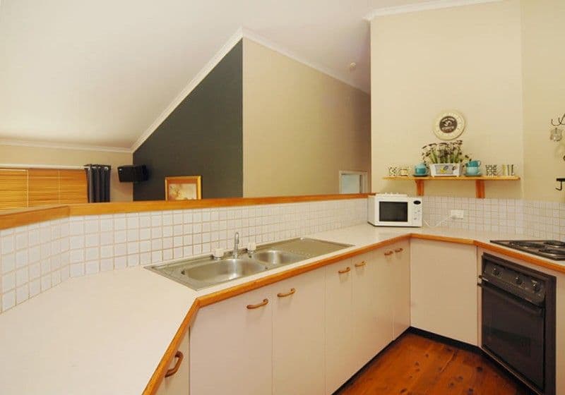 8 Betula Avenue, ELANORA QLD 4221, Elanora - Thumbnail 2