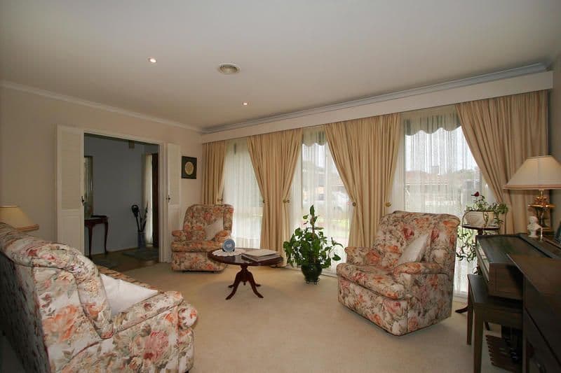 30 Tiffany Avenue, CHELTENHAM VIC 3192, Cheltenham - Thumbnail 2