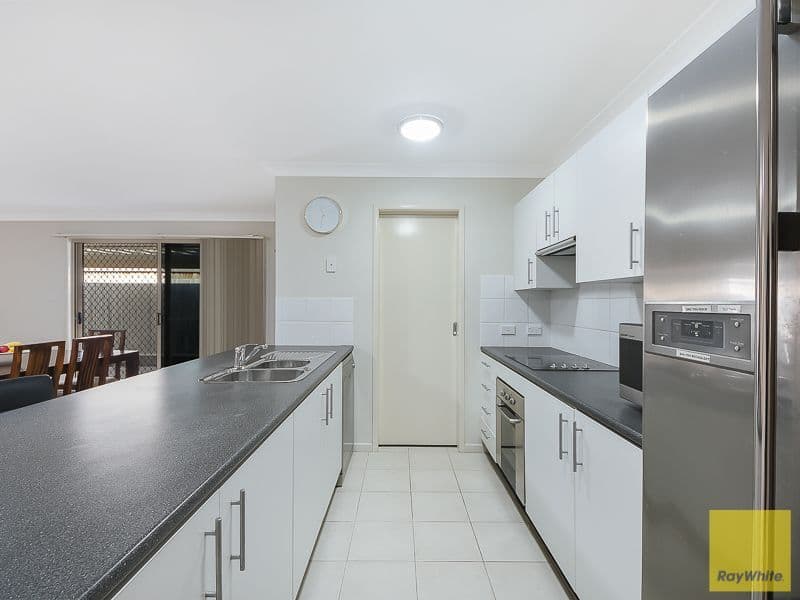 20 Cambrian Crescent, Wheelers Hill, Wheelers Hill - Thumbnail 2