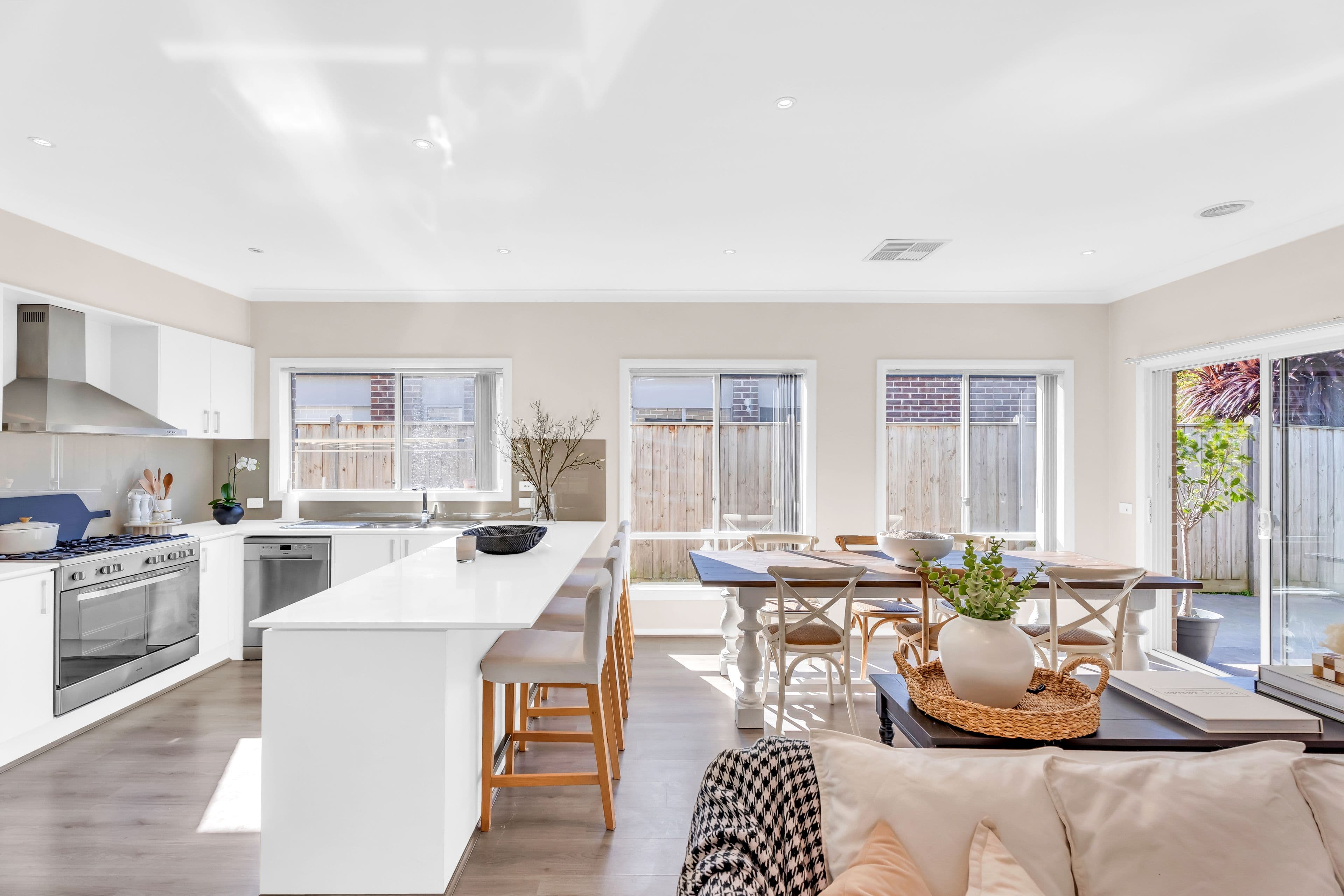 18 Strettle Crescent, Cranbourne North VIC 3977, Cranbourne North - Thumbnail 2