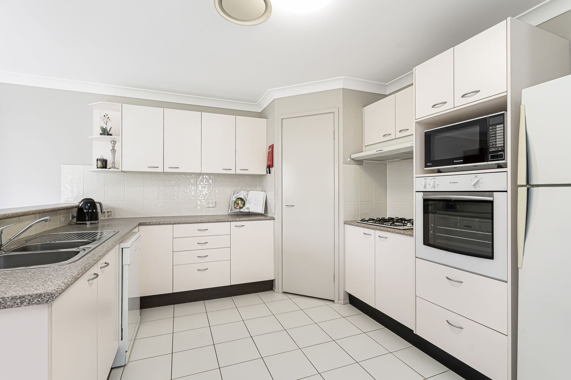 16 Poinciana Place, Jacobs Well QLD 4208, Jacobs Well - Thumbnail 4