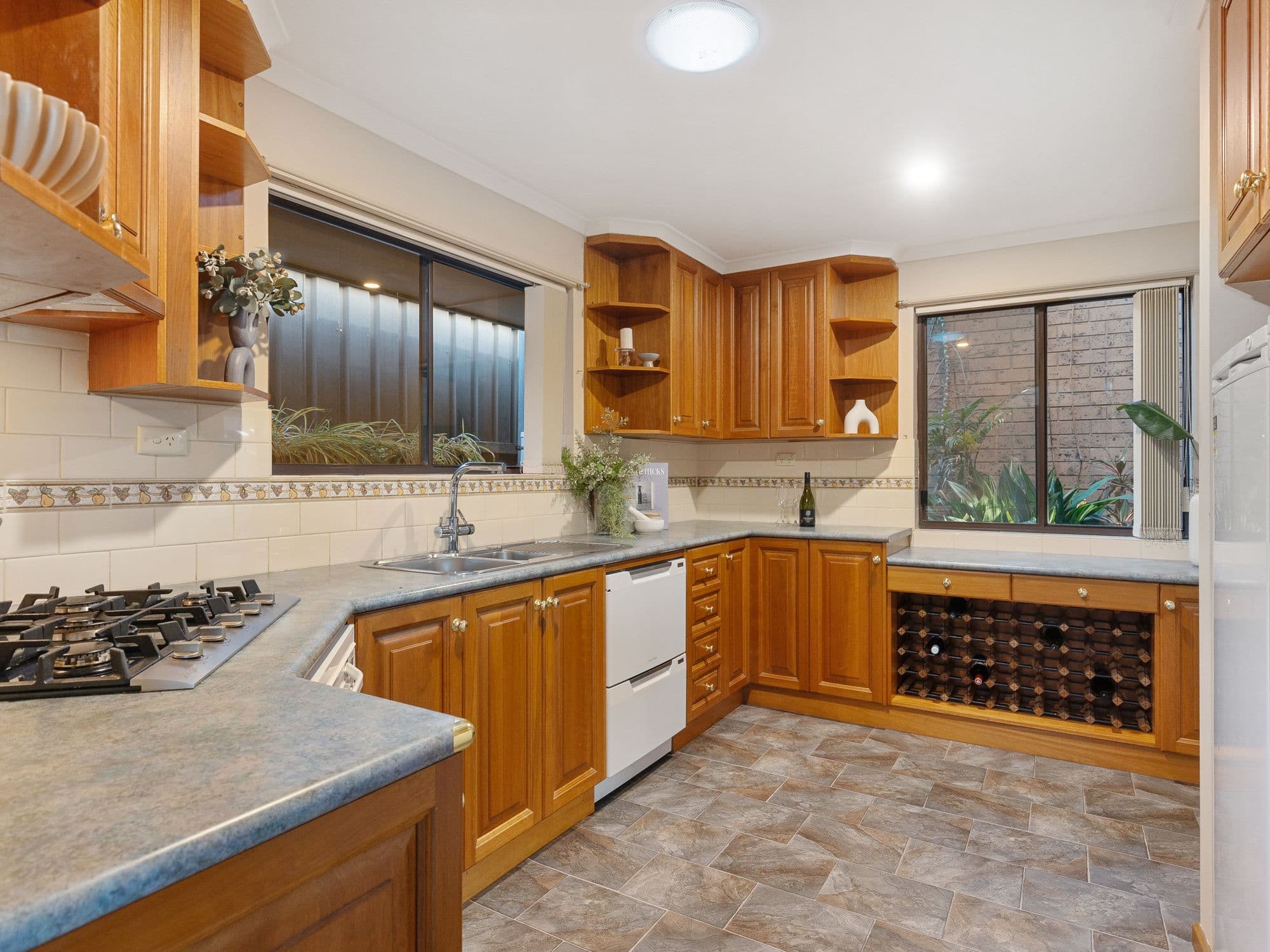 40 Oakvale Way, Hallett Cove SA 5158, Hallett Cove - Thumbnail 2