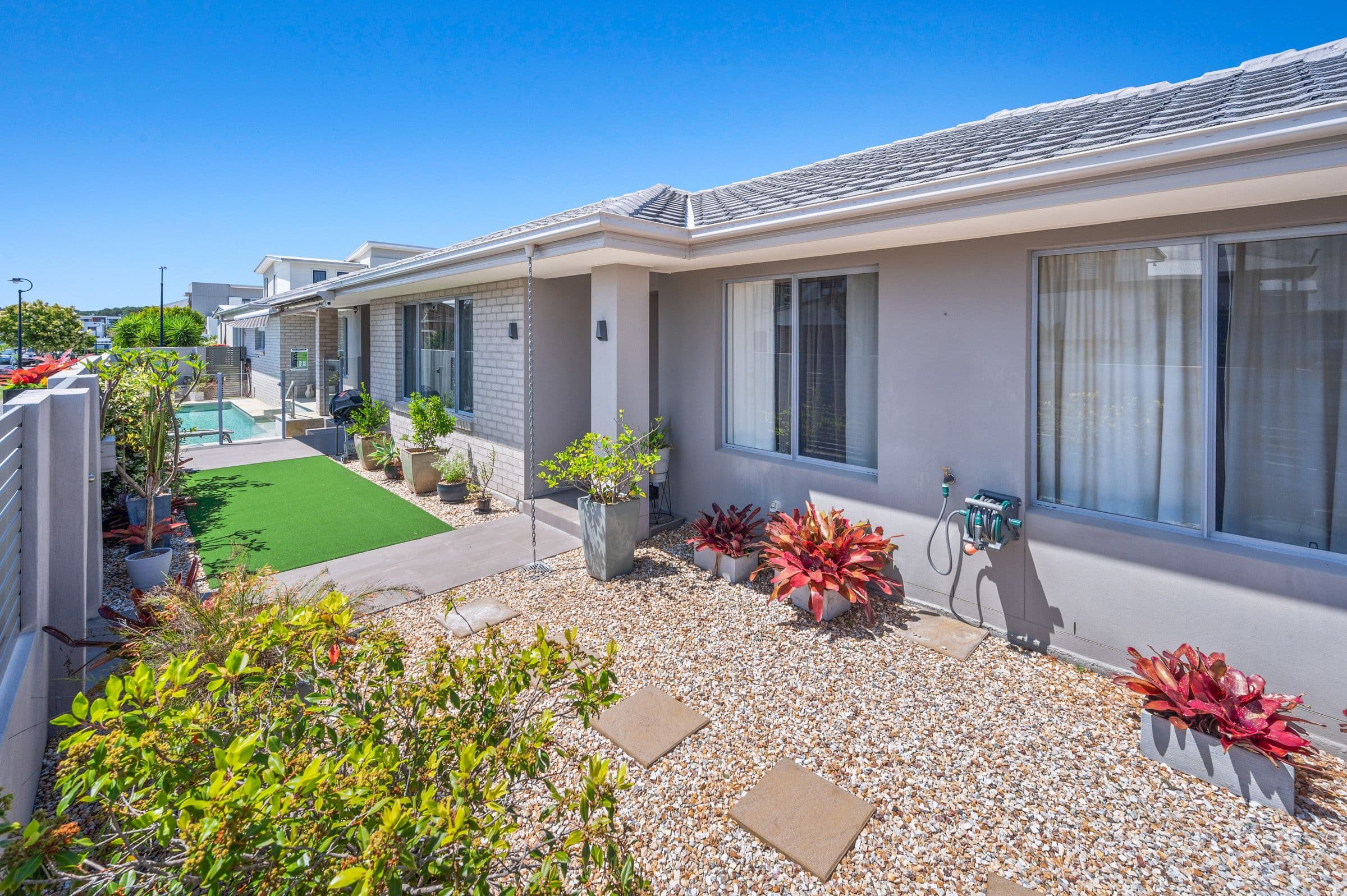 1 Catana Crescent, Hope Island QLD 4212, Hope Island - Thumbnail 2