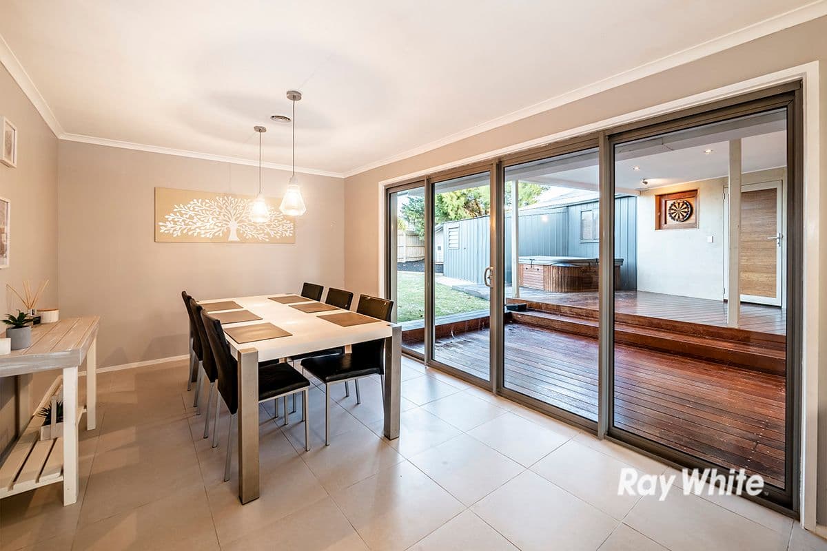 12 Lupin Court, Cranbourne North VIC 3977, Cranbourne North - Thumbnail 7