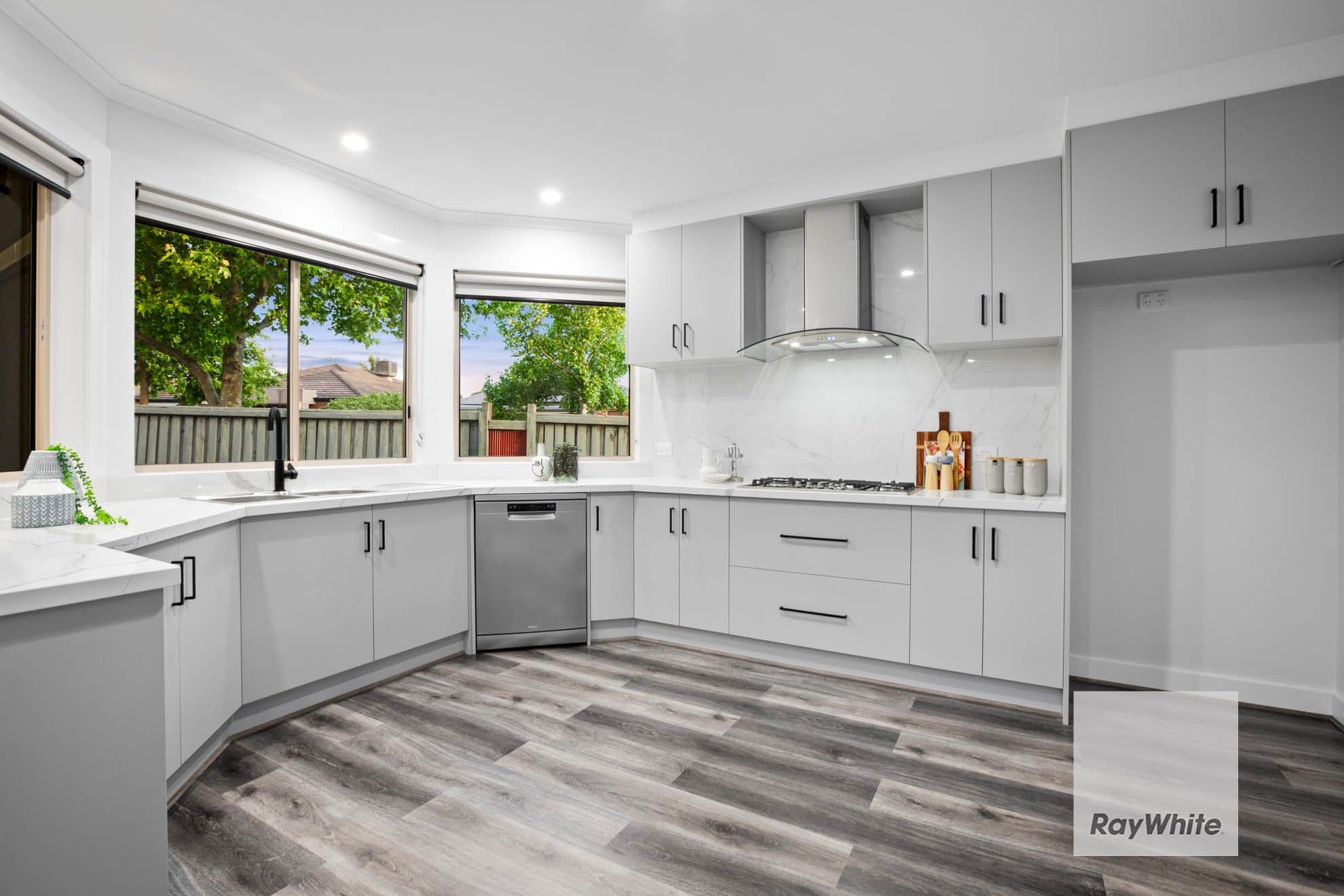 5 Hele Close, Caroline Springs VIC 3023, Caroline Springs - Thumbnail 3