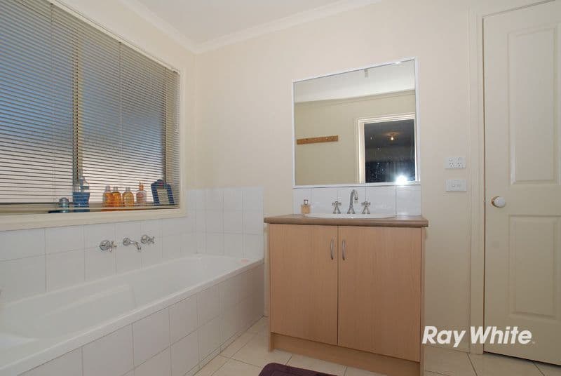 8 Valma Avenue, CRANBOURNE VIC 3977, Cranbourne - Thumbnail 8