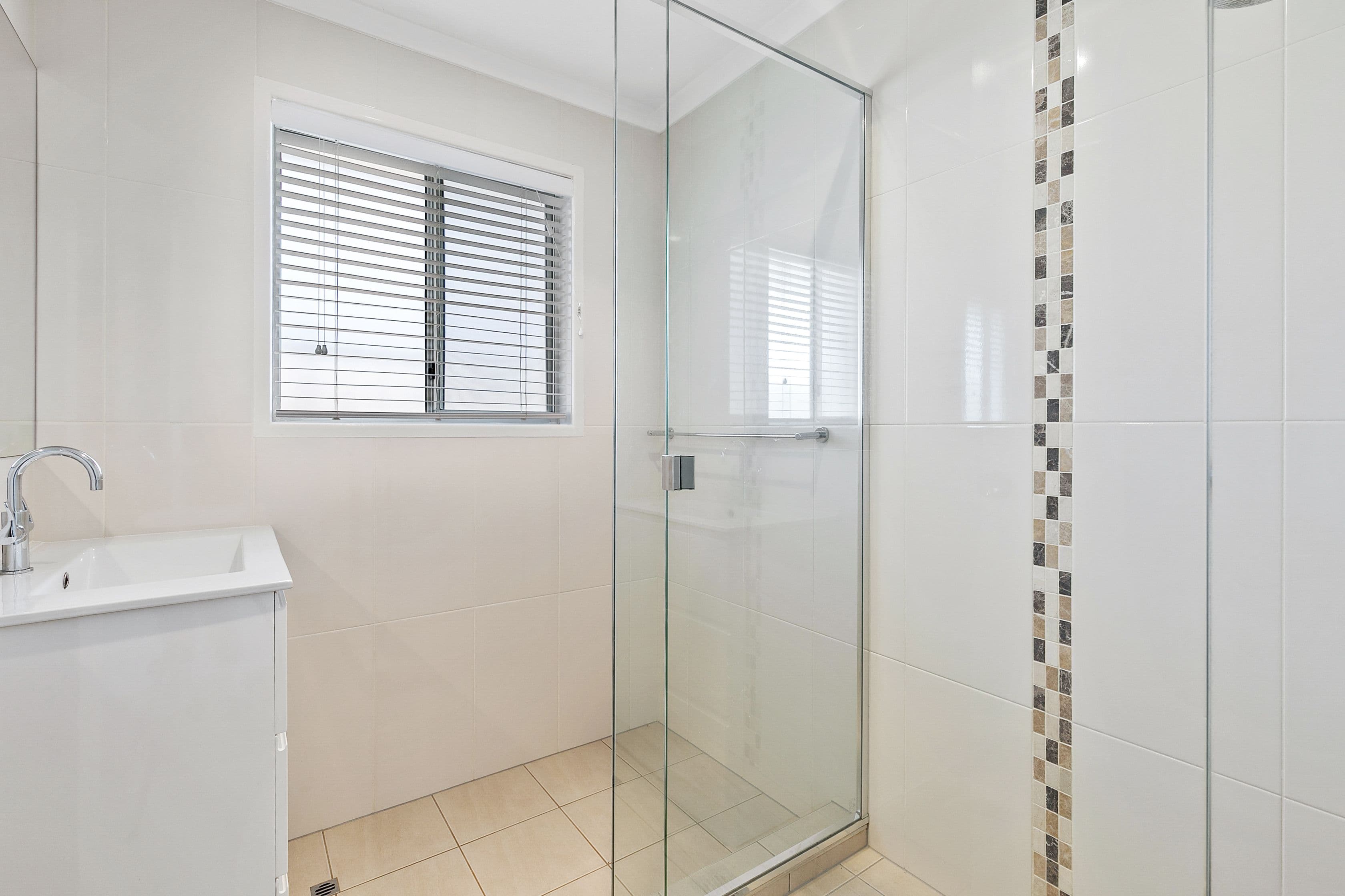 18 Gladstone Street, Redland Bay QLD 4165, Redland Bay - Thumbnail 8
