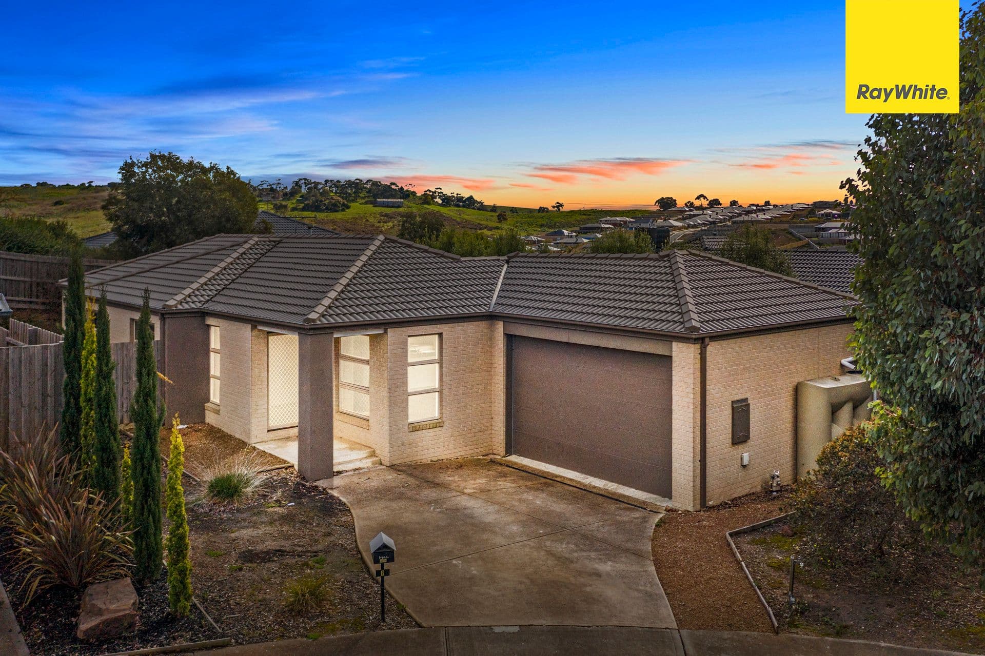 9 Dulverton Court, Sunbury VIC 3429, Sunbury - Thumbnail 2