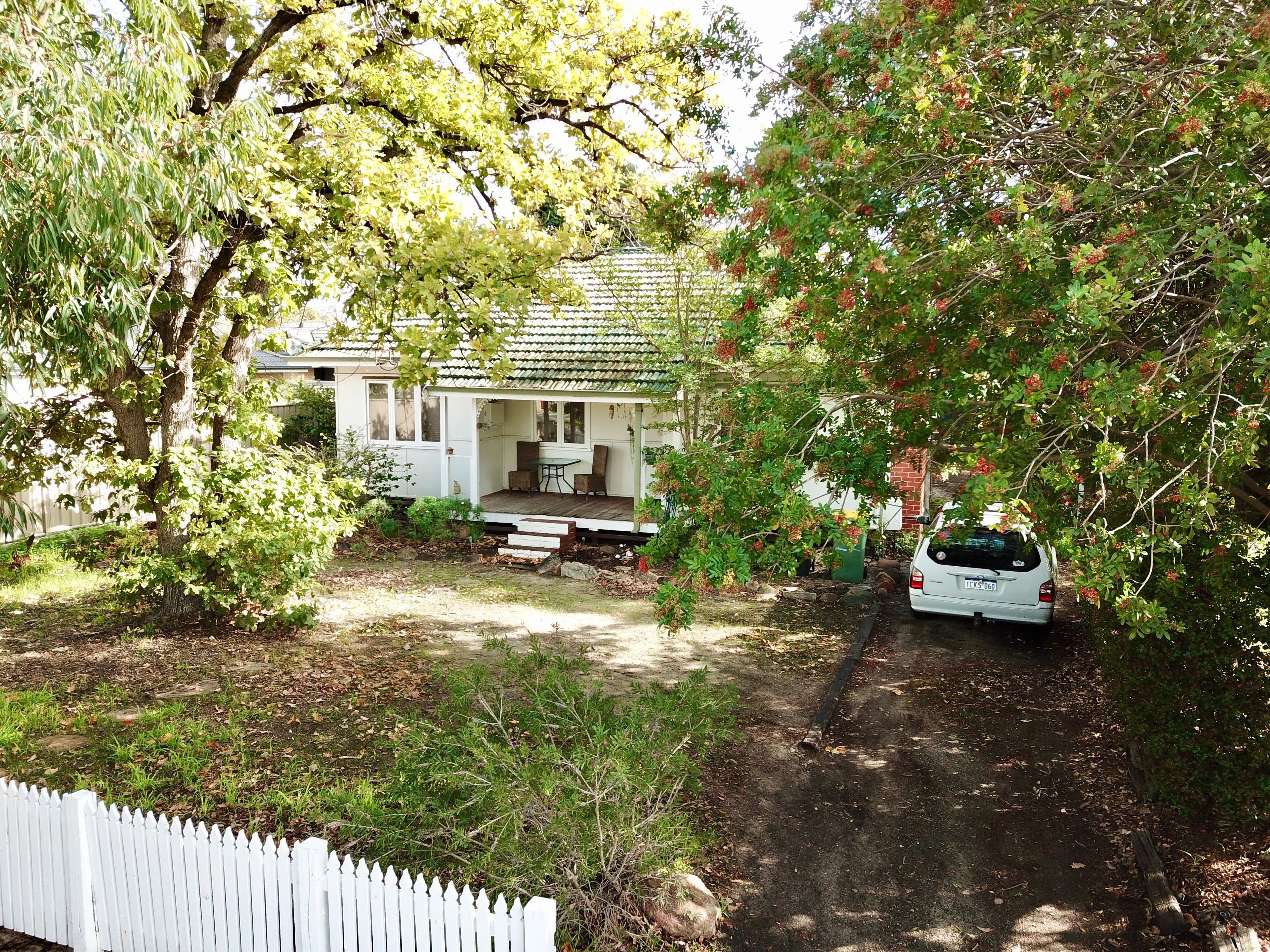22 Barnsley Street, Queens Park WA 6107, Queens Park - Thumbnail 5