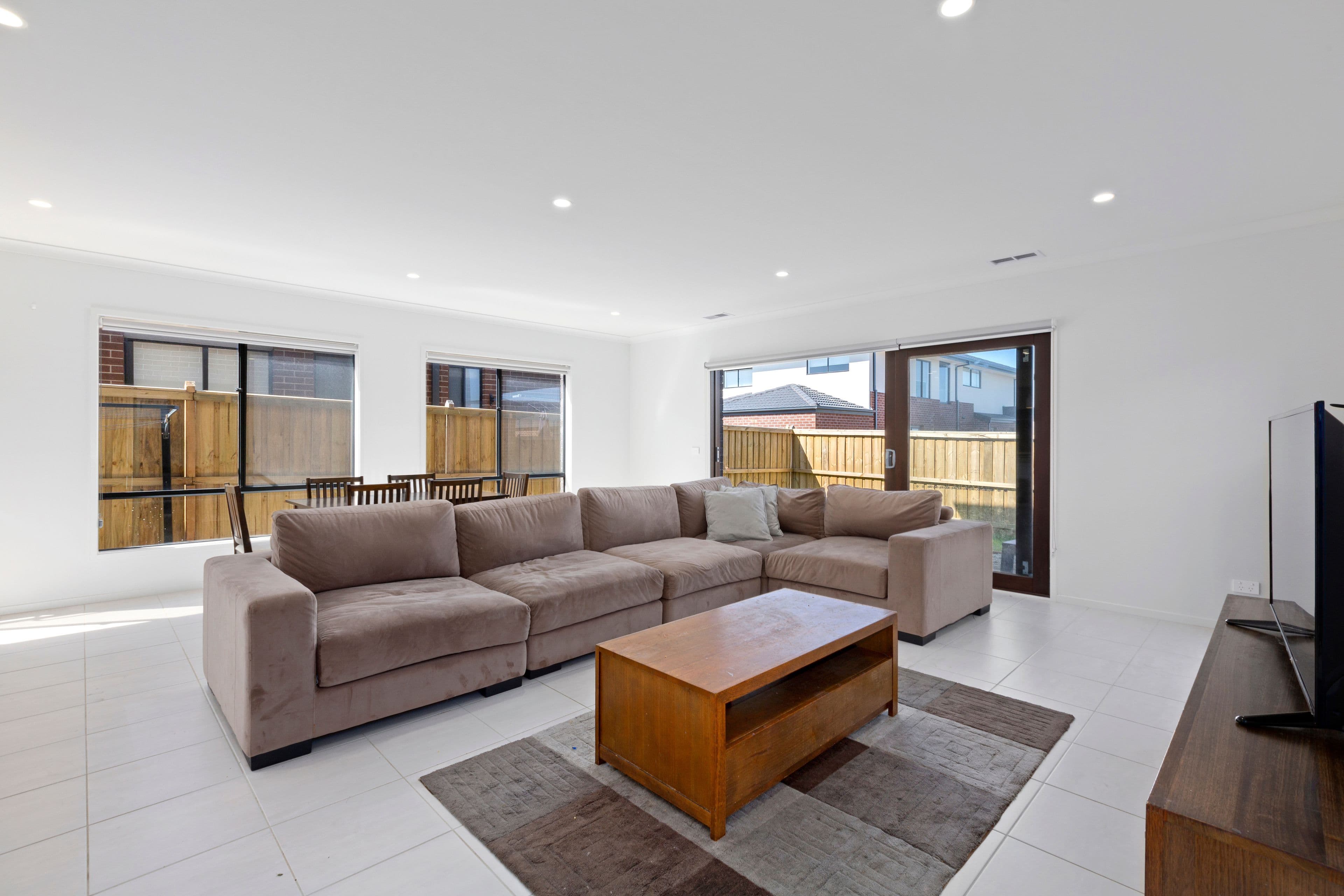 10 Kenyan Avenue, Clyde VIC 3978, Clyde - Thumbnail 2