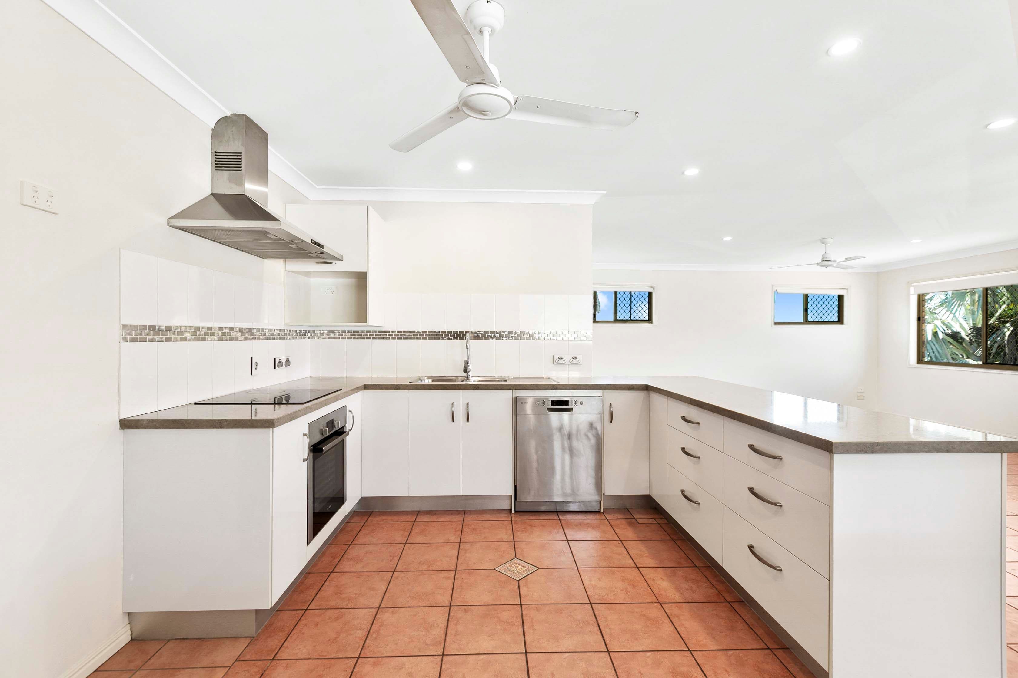 11 Faye Avenue, Scarness QLD 4655, Scarness - Thumbnail 4