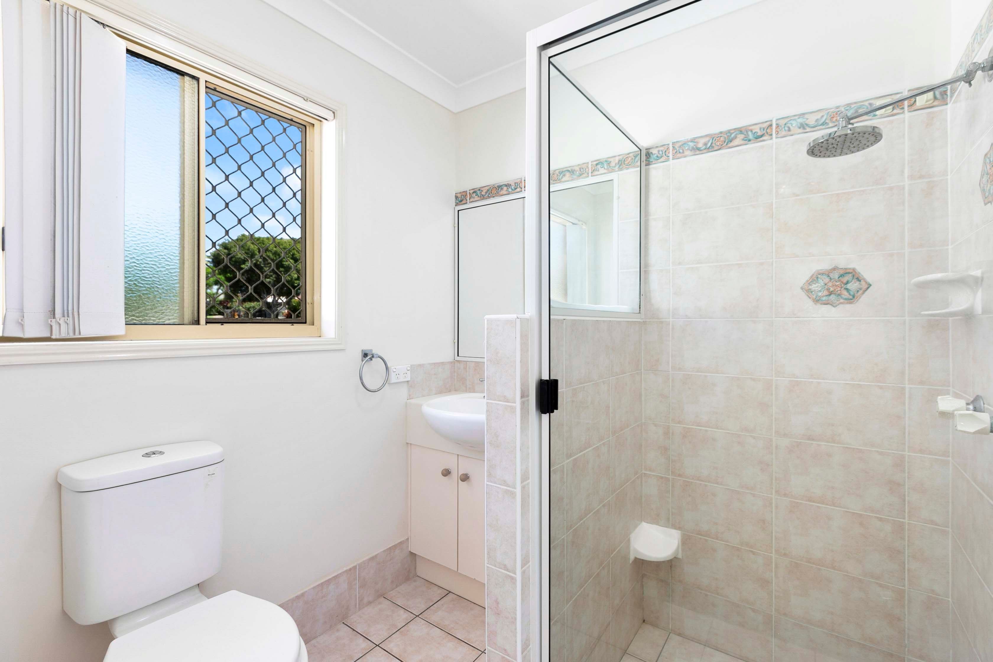 11 Faye Avenue, Scarness QLD 4655, Scarness - Thumbnail 8