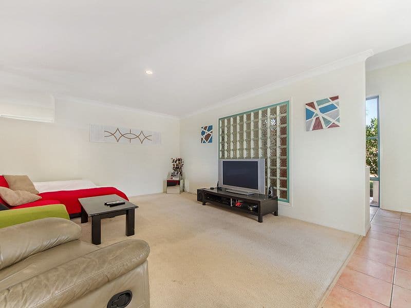 8 Zeller Crescent, ARUNDEL QLD 4214, Arundel - Thumbnail 2
