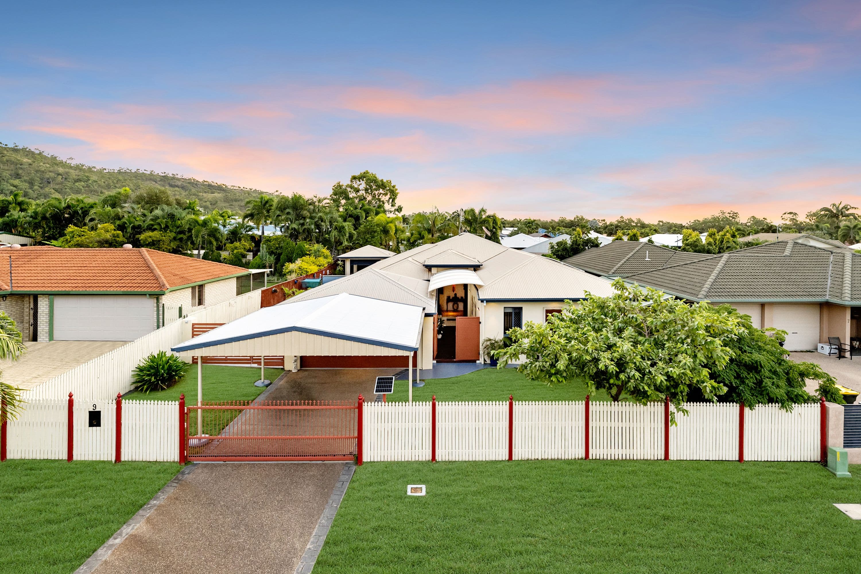 9 Saint Helens Drive, Mount Louisa QLD 4814, Mount Louisa - Image 1