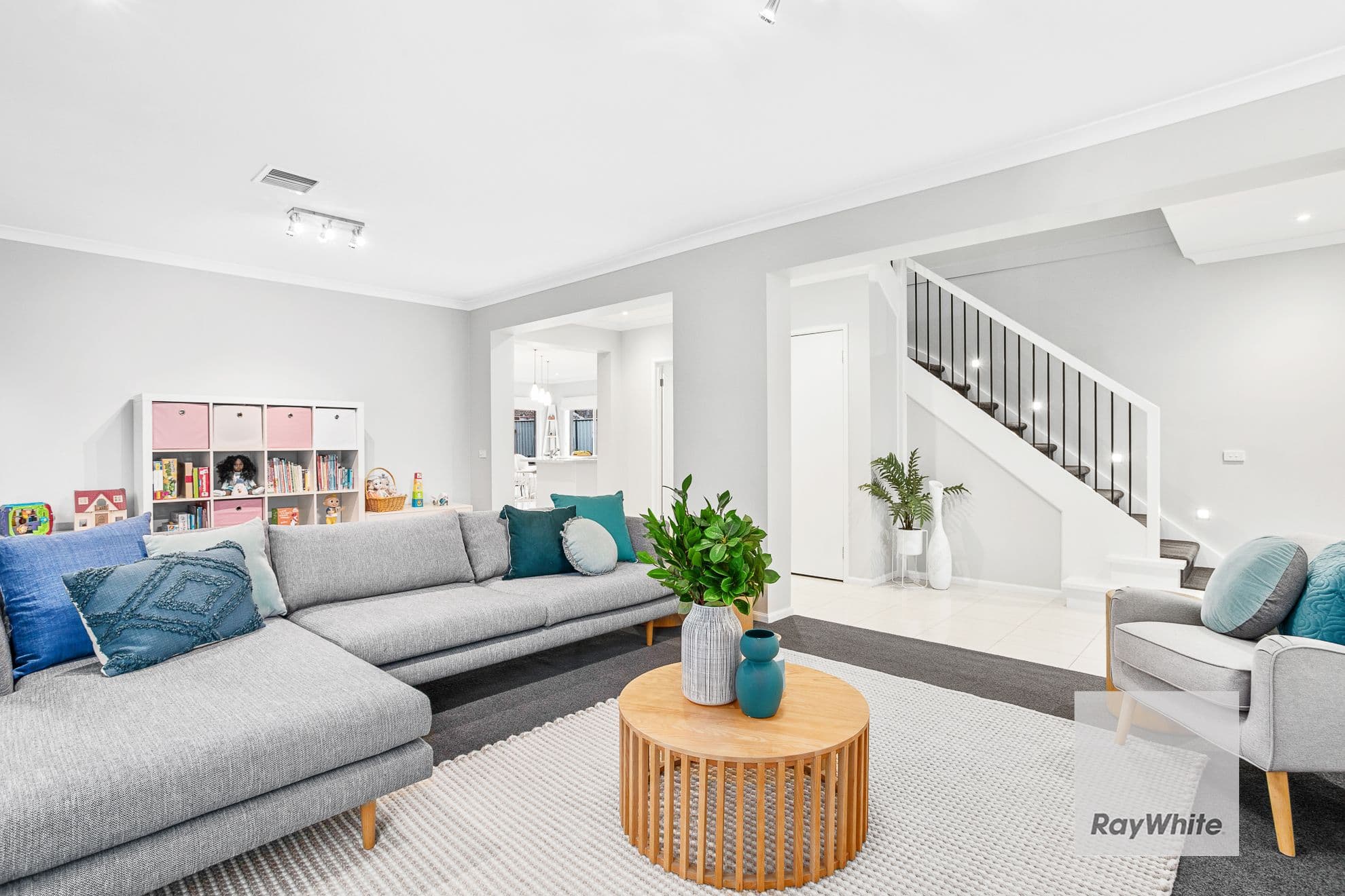 8 Kingsbridge Circuit, Cairnlea VIC 3023, Cairnlea - Thumbnail 3