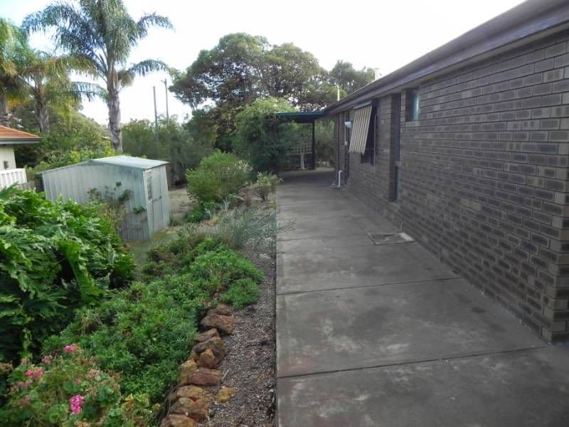 28 Barwon Street, LESMURDIE WA 6076, Lesmurdie - Thumbnail 3