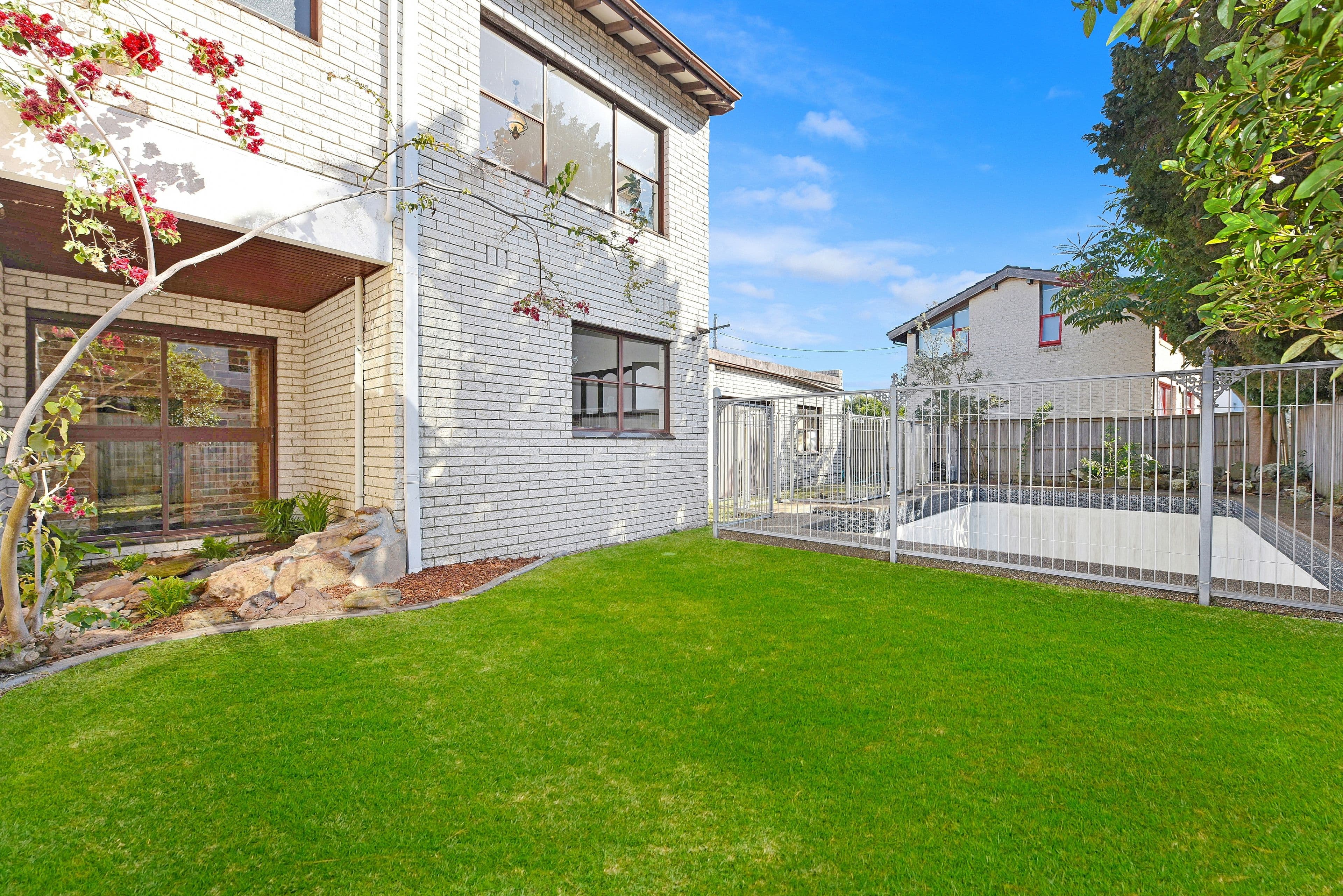 8 Fowler Crescent, South Coogee - Thumbnail 3