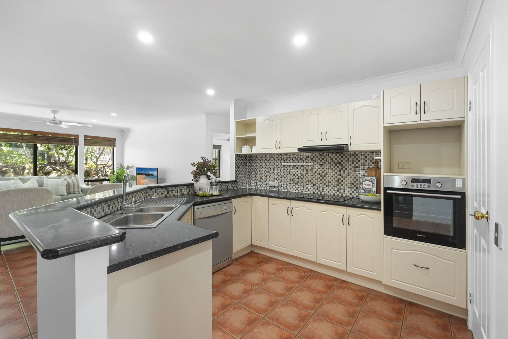 11 Hillgrove Court, Oxenford QLD 4210, Oxenford - Thumbnail 7