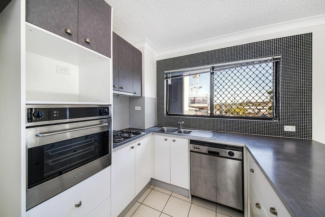 15 Kitchener Street, Coorparoo QLD 4151, Coorparoo - Thumbnail 8