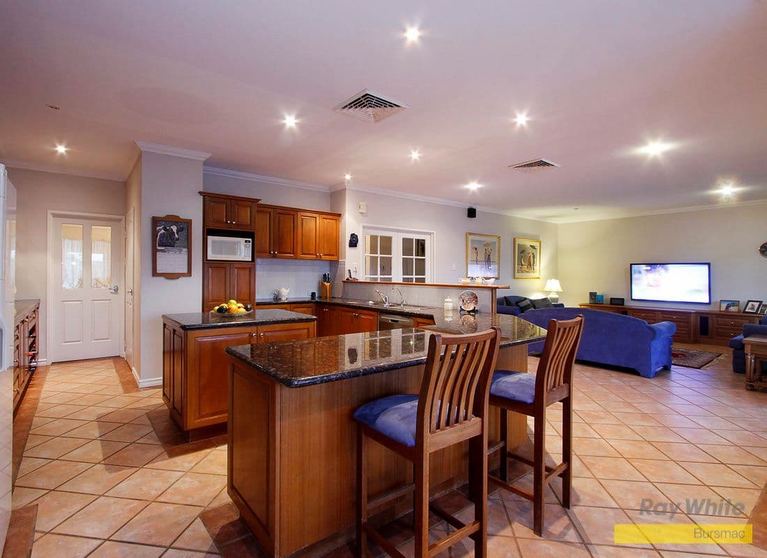 64 Promontory Parade, BALLAJURA WA 6066, Ballajura - Thumbnail 2