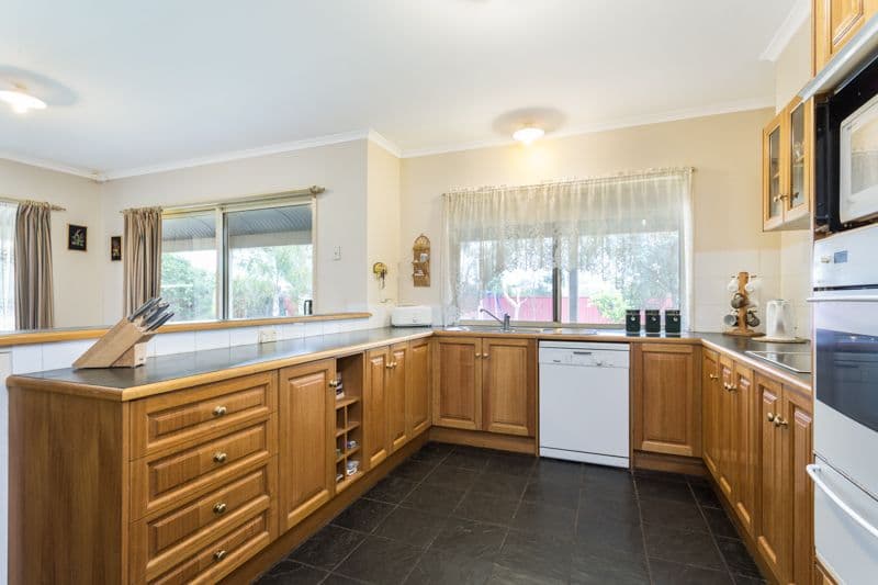 8 Pioneer Way, Mickleham VIC 3064, Mickleham - Thumbnail 3