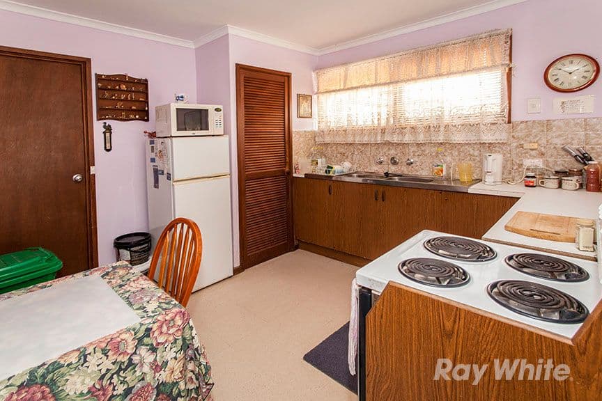 15 Cricklewood Avenue, Frankston VIC 3199, Frankston - Thumbnail 3
