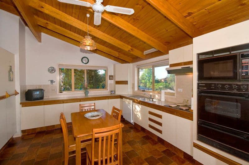 4 Bindoon Close, ELANORA QLD 4221, Elanora - Thumbnail 3