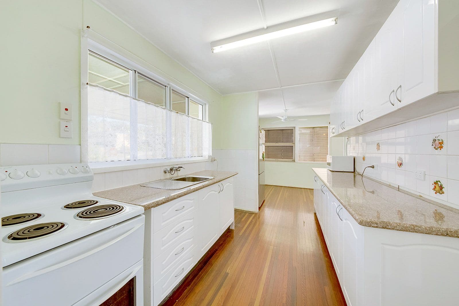 20 Charles Street, West Gladstone QLD 4680, West Gladstone - Thumbnail 2
