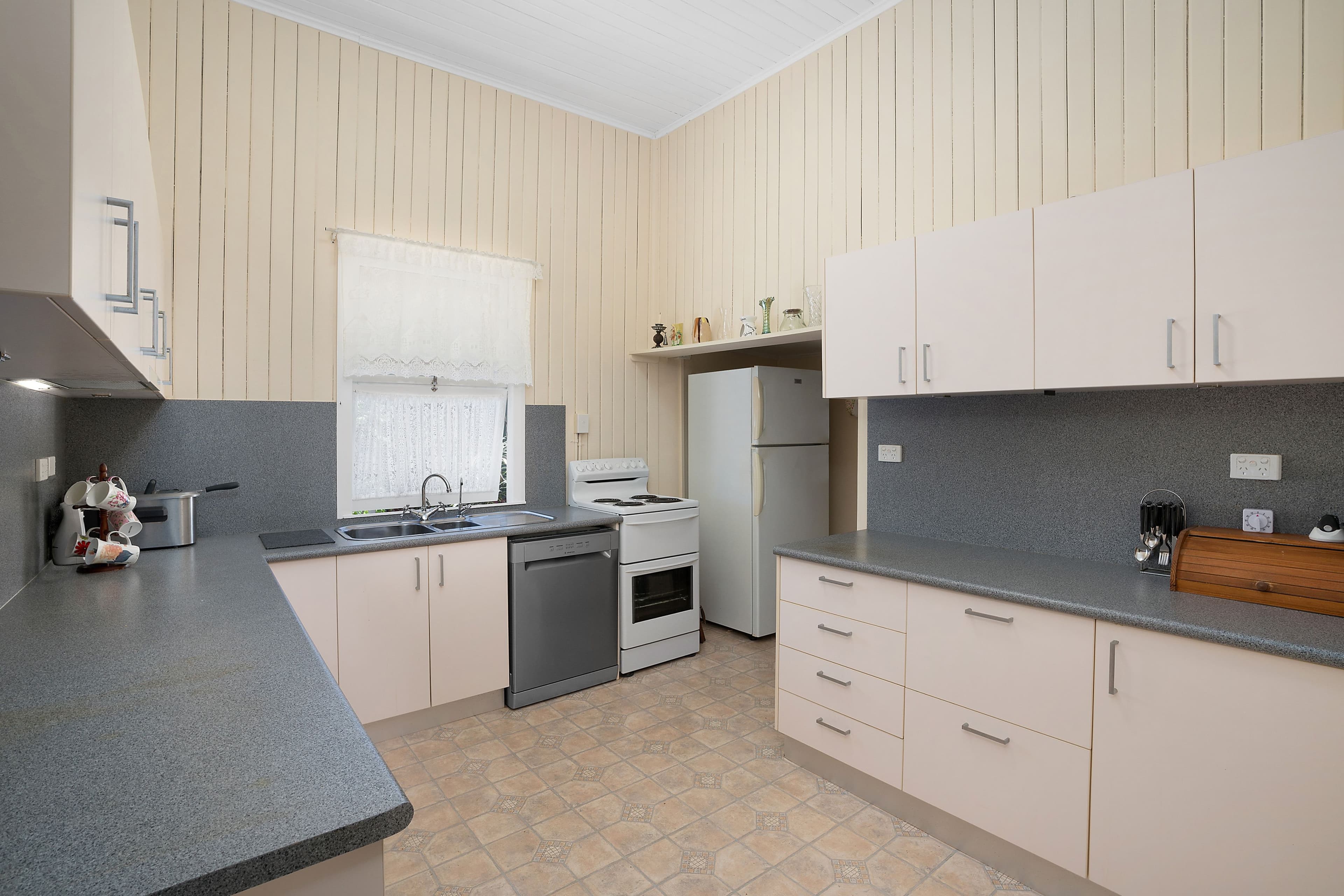 7 Catherine Street, Malanda QLD 4885, Malanda - Thumbnail 2