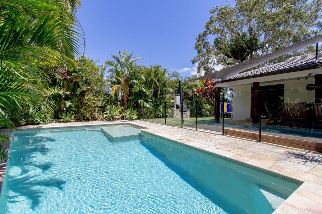 18 Kinglet Street, BURLEIGH WATERS QLD 4220, Burleigh Waters - Thumbnail 2