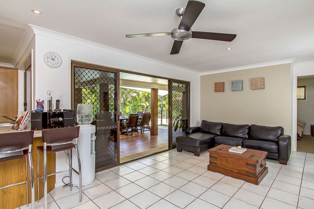 18 Kinglet Street, BURLEIGH WATERS QLD 4220, Burleigh Waters - Thumbnail 4