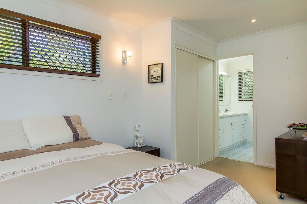 18 Kinglet Street, BURLEIGH WATERS QLD 4220, Burleigh Waters - Thumbnail 8
