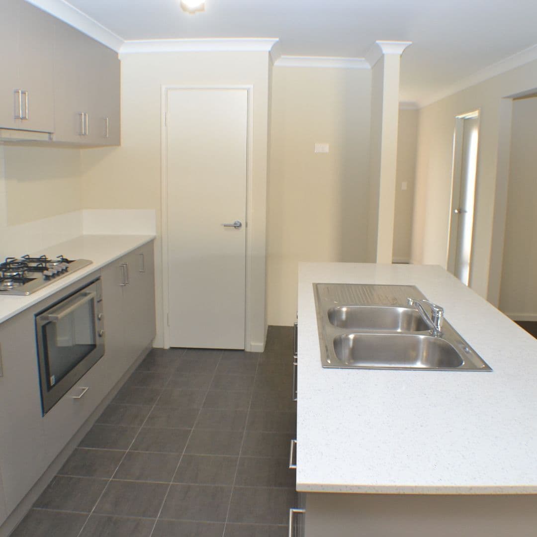 19 Blackstock Street, Hammond Park WA 6164, Hammond Park - Thumbnail 4