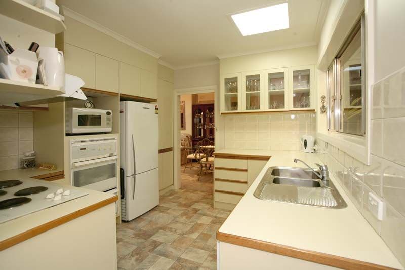 15 Ranfurlie Drive, GLEN WAVERLEY VIC 3150, Glen Waverley - Thumbnail 2
