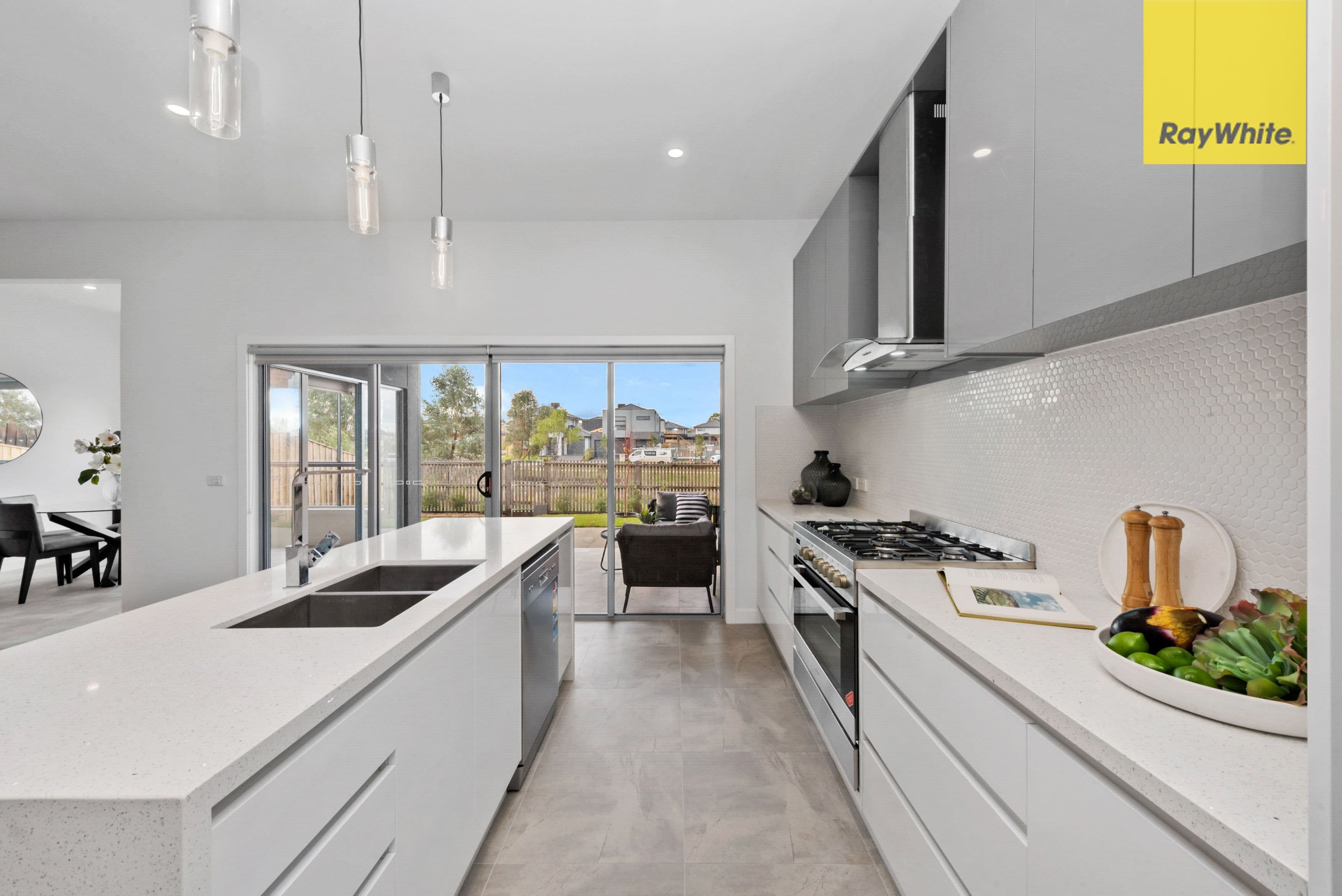 16 Waters Way, Hillside VIC 3037, Hillside - Thumbnail 2