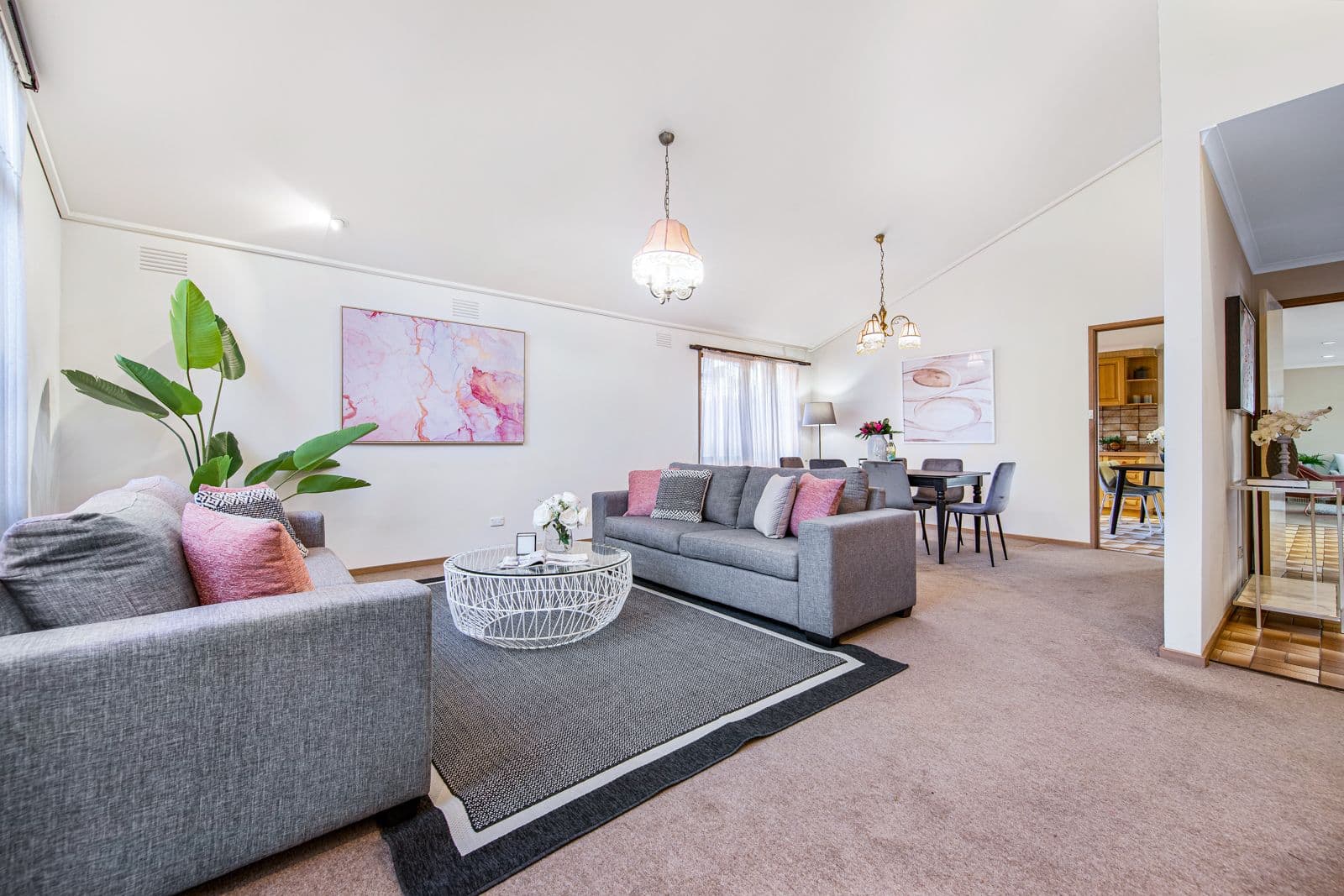 3 Sampson Drive, Mount Waverley VIC 3149, Mount Waverley - Thumbnail 2