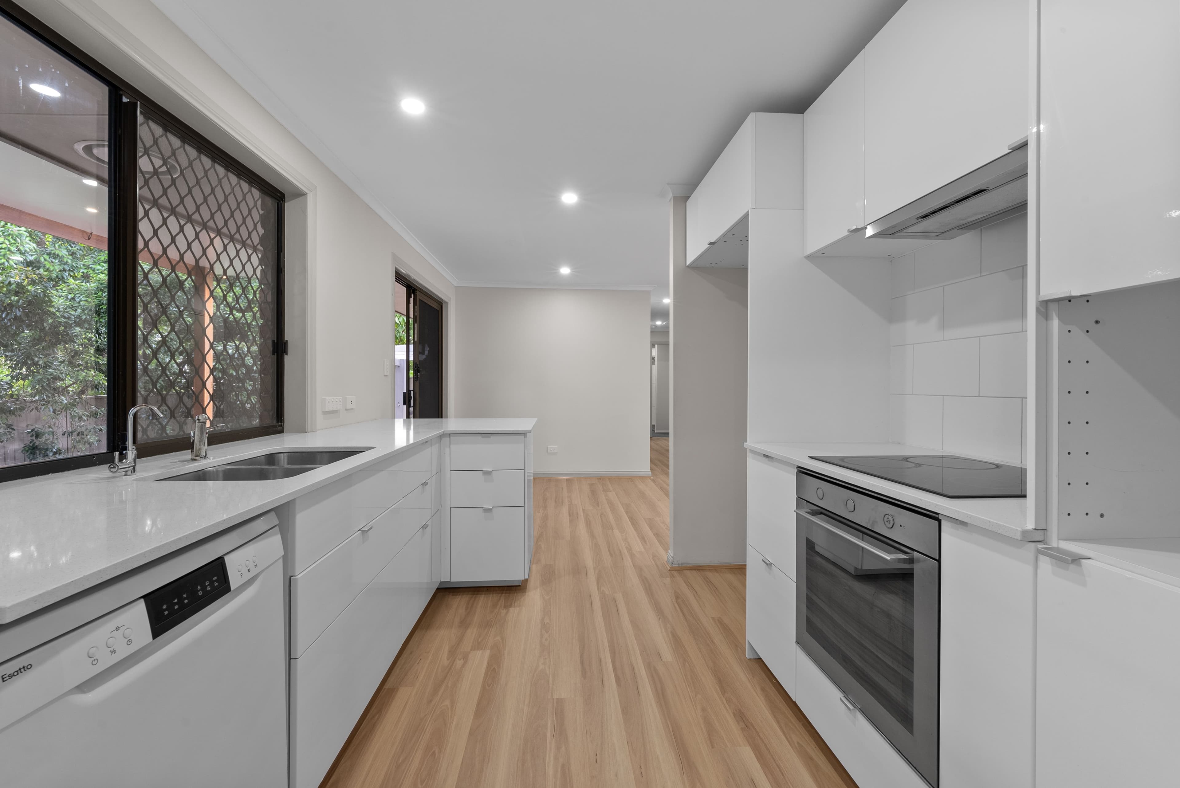 5 Muston Court, Carrara QLD 4211, Carrara - Thumbnail 5