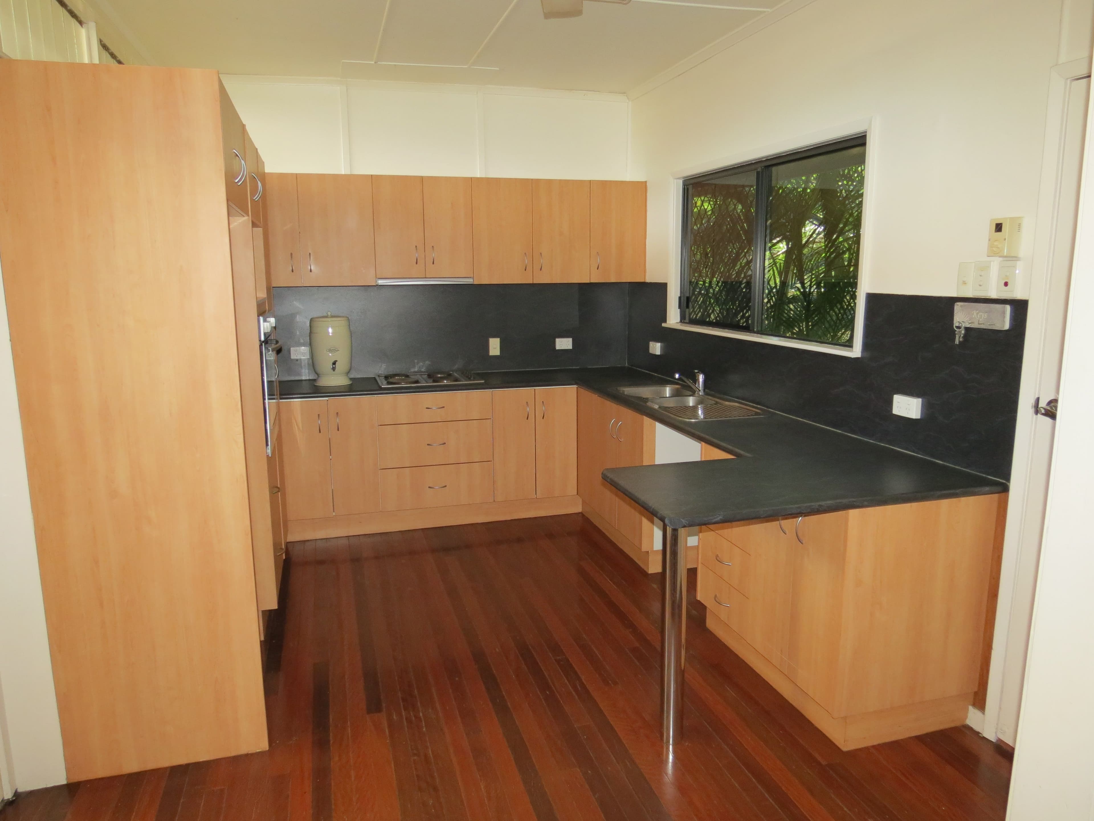 54 Theresa Street, Emerald QLD 4720, Emerald - Thumbnail 2