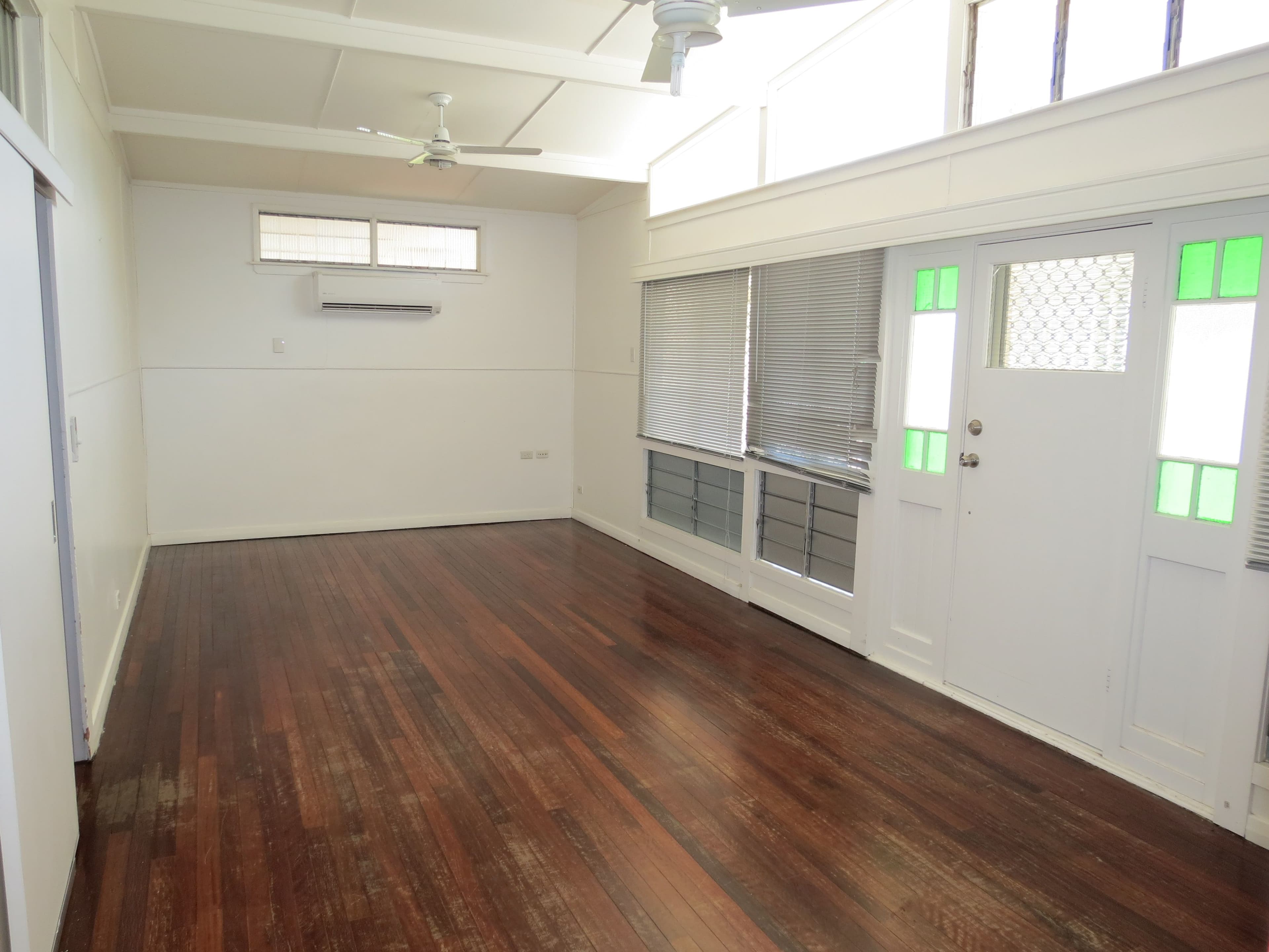54 Theresa Street, Emerald QLD 4720, Emerald - Thumbnail 3