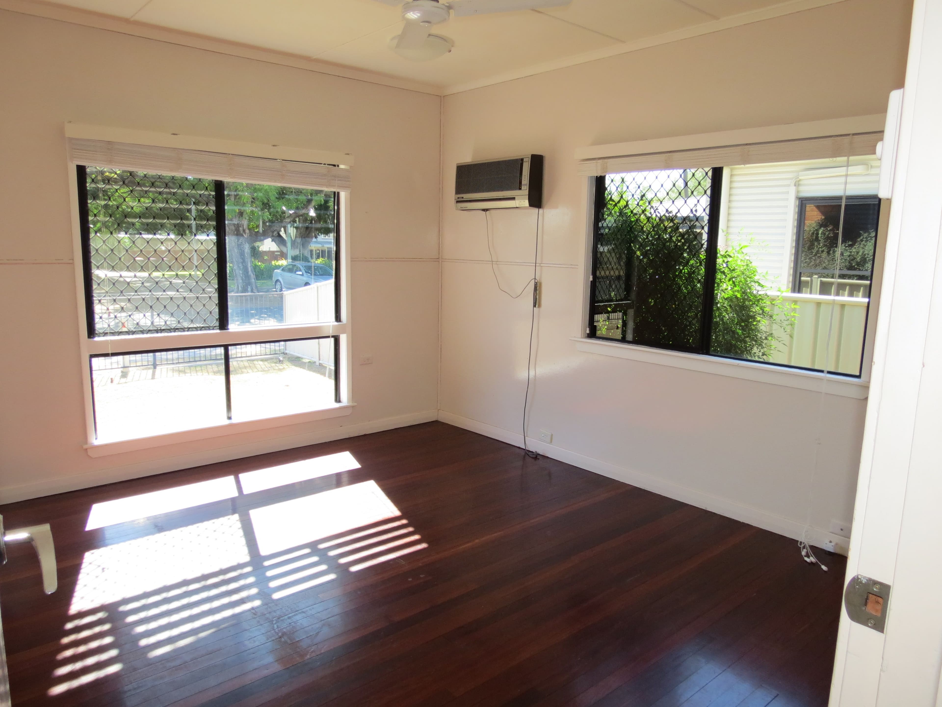 54 Theresa Street, Emerald QLD 4720, Emerald - Thumbnail 5