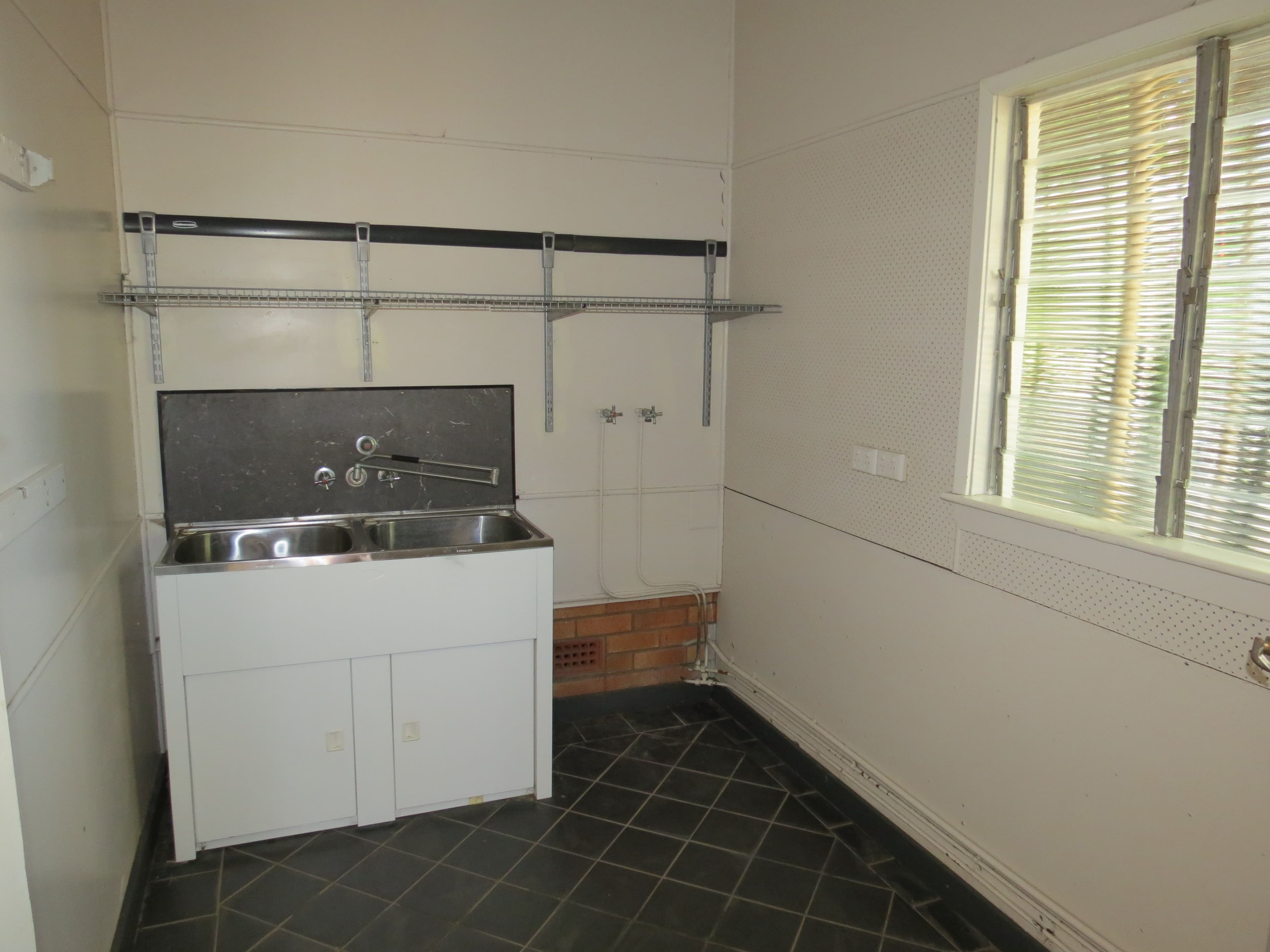 54 Theresa Street, Emerald QLD 4720, Emerald - Thumbnail 7