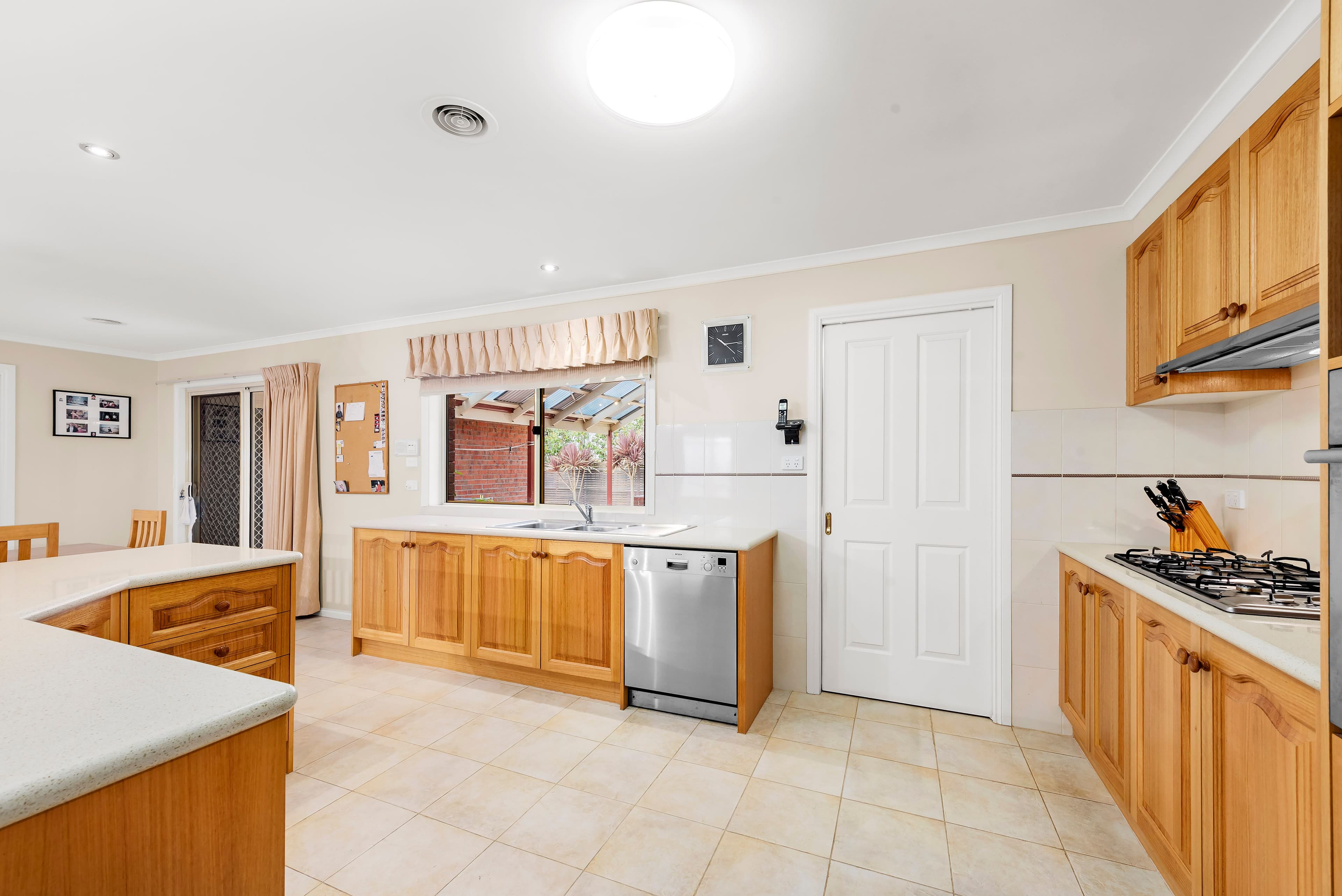 8 Hume Drive, Lysterfield VIC 3156, Lysterfield - Thumbnail 3