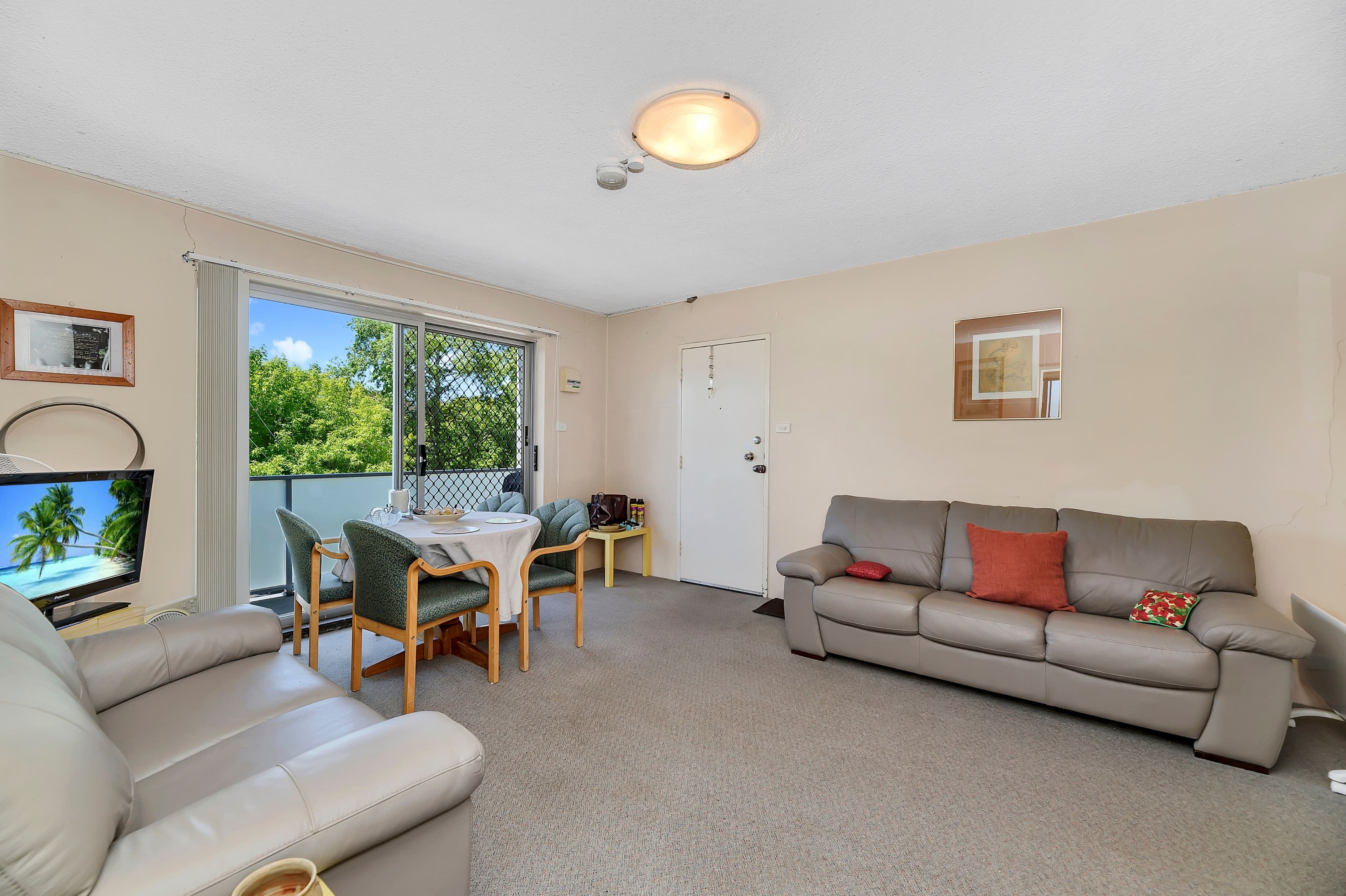 11 McKeahnie Street, Queanbeyan NSW 2620, Queanbeyan - Thumbnail 2