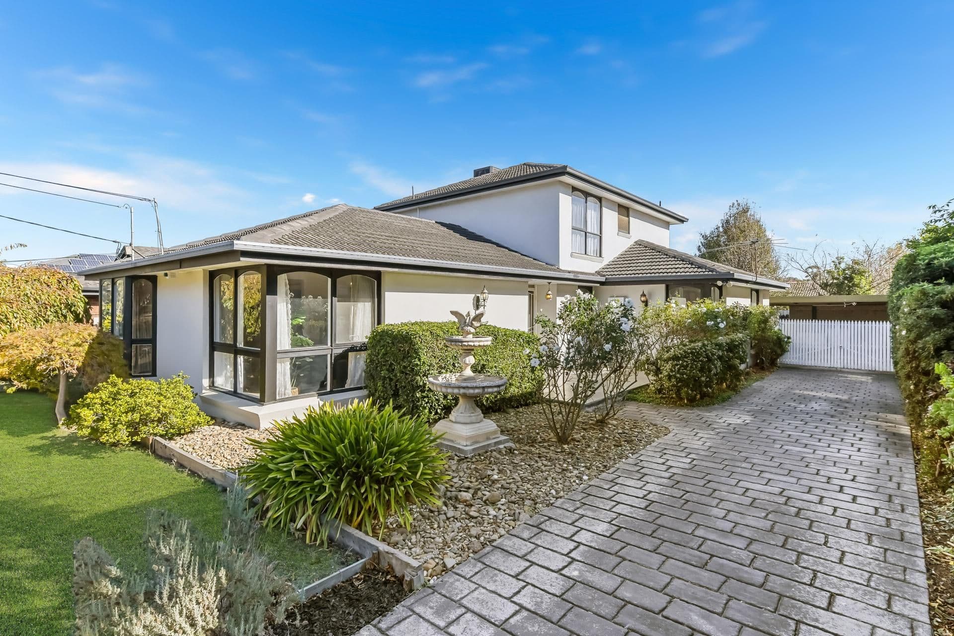 17 Camelot Drive, Glen Waverley VIC 3150, Glen Waverley - Thumbnail 2