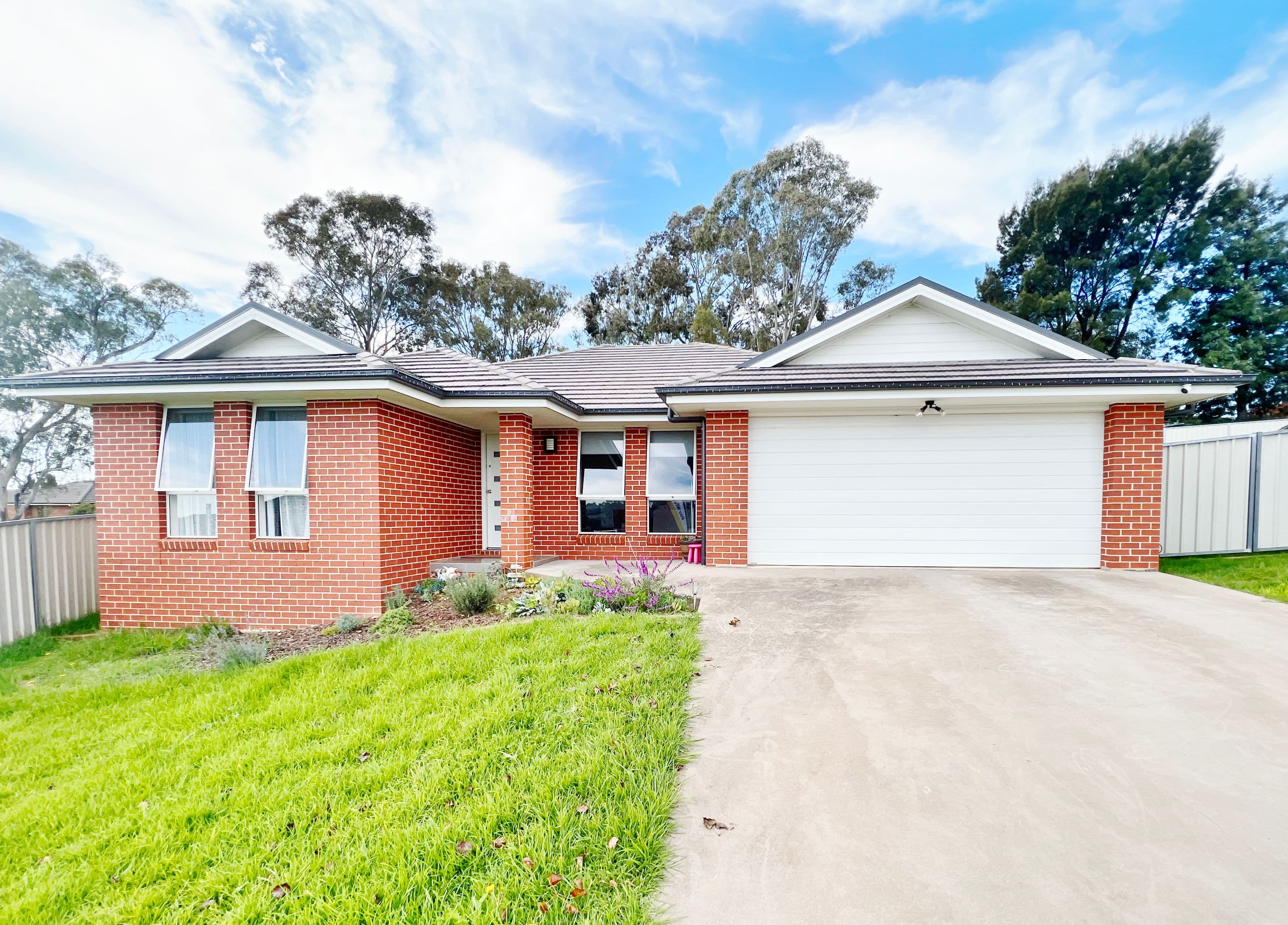 8 Henry Place, Young NSW 2594, Young - Image 1