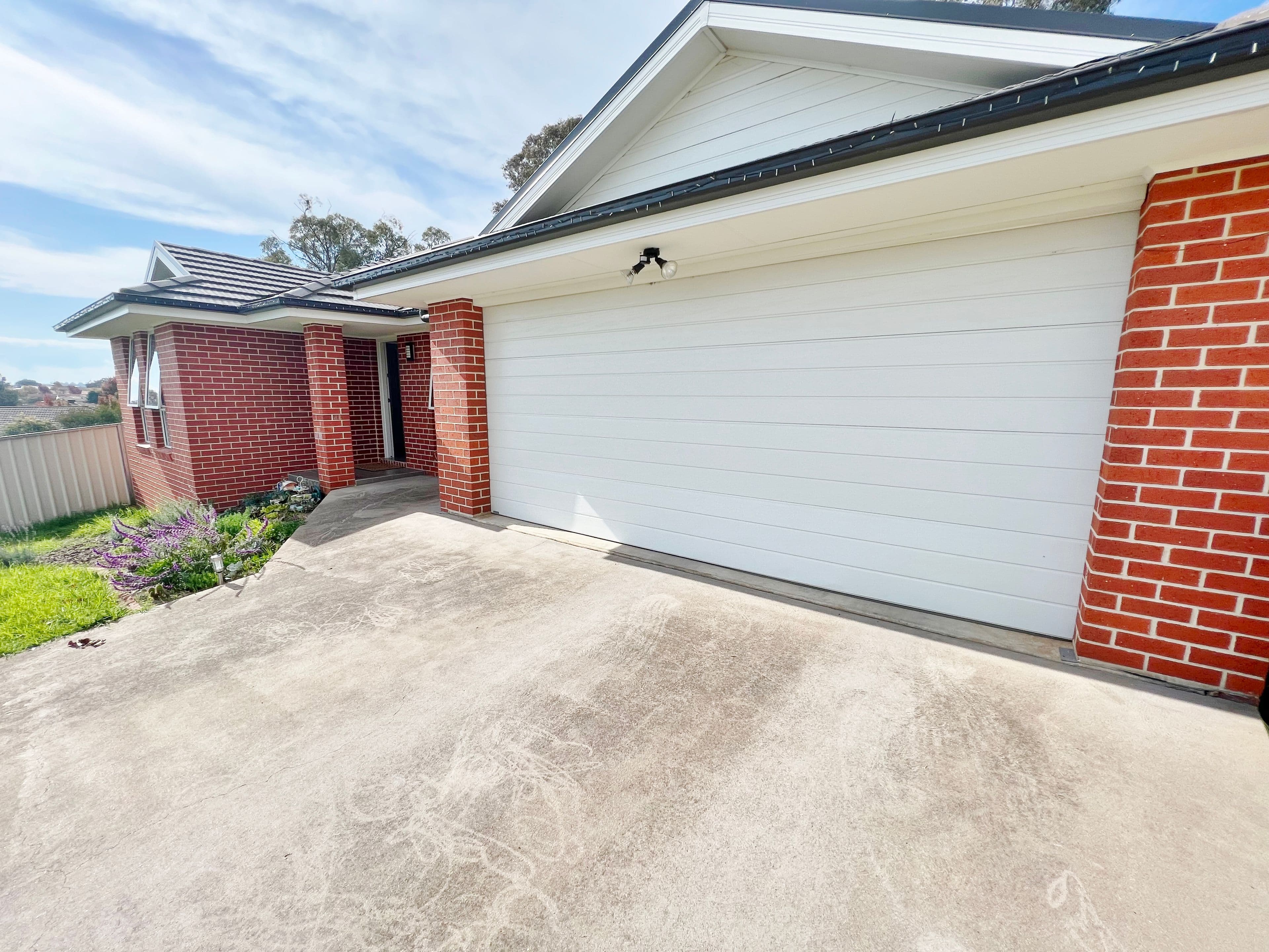 8 Henry Place, Young NSW 2594, Young - Thumbnail 2