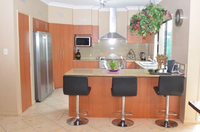 1 Parnham Court, ARUNDEL QLD 4214, Arundel - Thumbnail 5