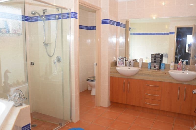 1 Parnham Court, ARUNDEL QLD 4214, Arundel - Thumbnail 8